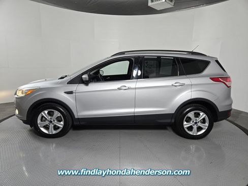 Used 2016 Ford Escape SE w/ Equipment Group 201A image 3