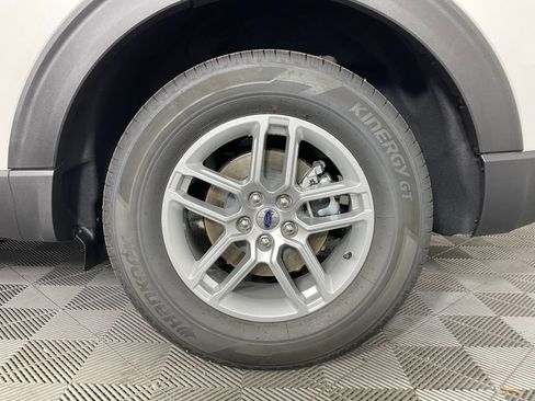 New 2026 Ford Explorer Active RWD image 10