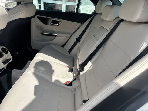 Used 2025 Mercedes-Benz C 300 Sedan image 10
