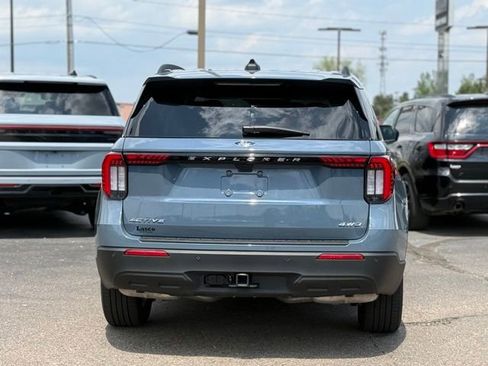 Used 2025 Ford Explorer Active AWD/4WD image 42