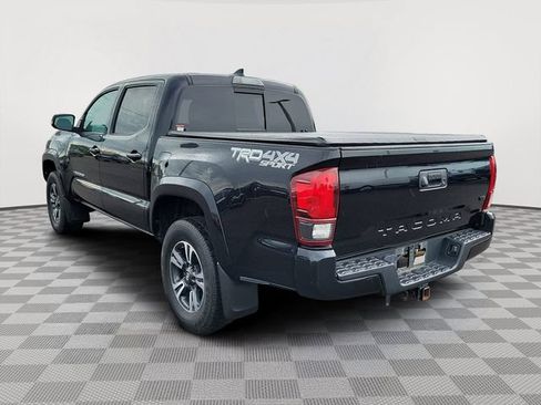 Used 2019 Toyota Tacoma TRD Sport AWD/4WD image 3
