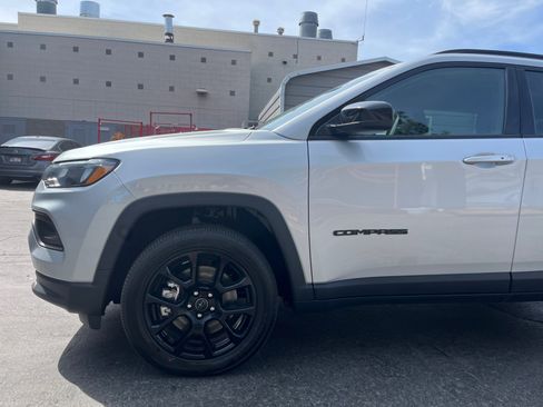 New 2026 Jeep Compass Latitude image 9