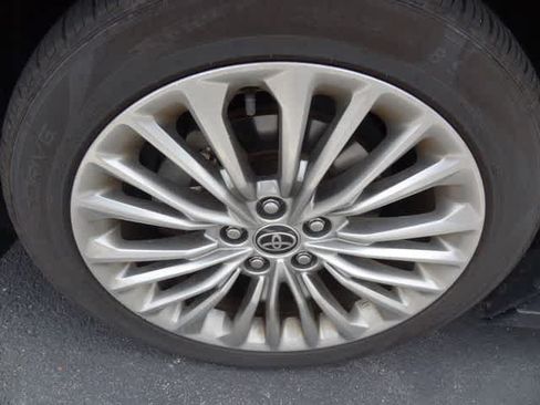 Used 2022 Toyota Avalon Limited w/ Advanced Safety Package FWD image 13