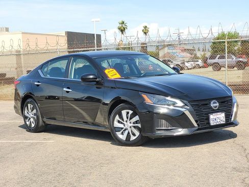 Used 2023 Nissan Altima 2.5 S FWD image 2