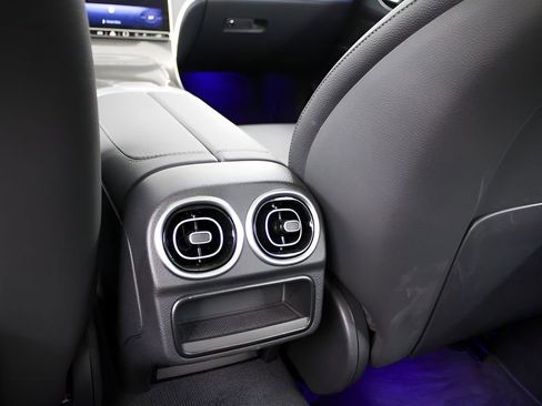 Used 2023 Mercedes-Benz C 300 Sedan image 12