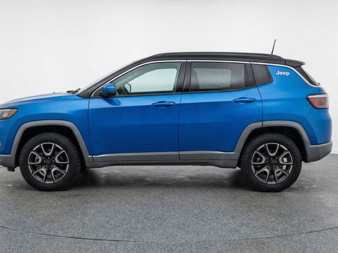 Used 2025 Jeep Compass Trailhawk AWD/4WD image 3