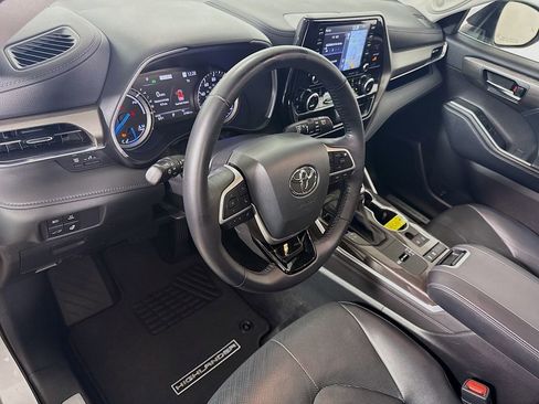 Used 2022 Toyota Highlander Limited FWD image 10