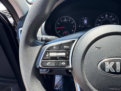 Used 2021 Kia Seltos LX image 16