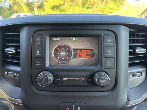 Used 2024 RAM 2500 Tradesman w/ Chrome Appearance Group image 24