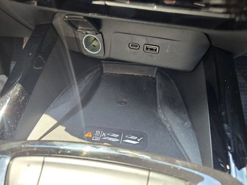 Used 2025 Chevrolet Trax RS w/ Sunroof Package FWD image 22