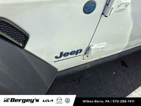 Used 2023 Jeep Wrangler Unlimited w/ Cold Weather Group image 11