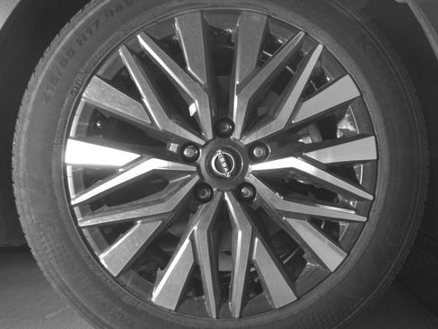Used 2025 Nissan Altima 2.5 SV FWD image 15