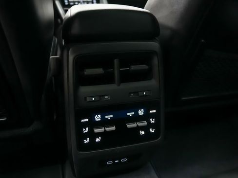 Certified 2025 Porsche Macan Electric RWD image 21