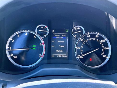 Used 2023 Lexus GX 460 Premium w/ Premium Package image 24