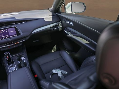 Certified 2022 Cadillac XT4 Premium Luxury w/ Enhanced Visibility Package AWD/4WD image 28