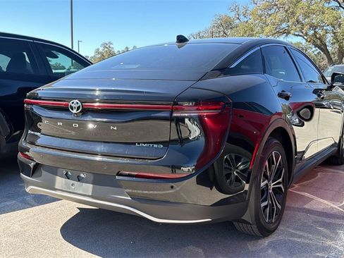 Used 2024 Toyota Crown Limited image 4