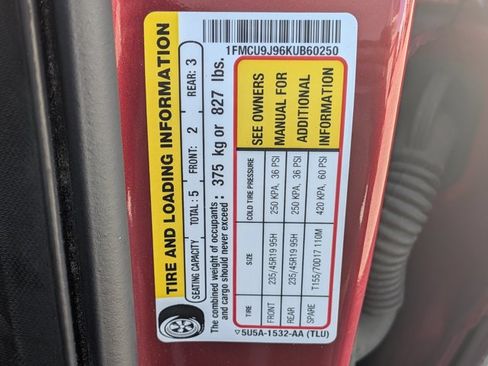 Used 2019 Ford Escape Titanium w/ U9j03 - Titanium Tow Package AWD/4WD image 17