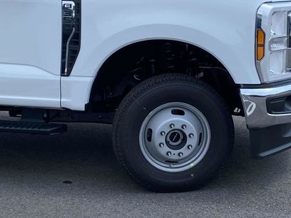 New 2025 Ford F350 XL w/ XL Chrome Package