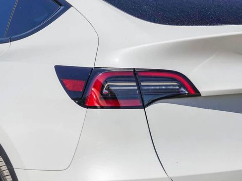 Used 2024 Tesla Model Y 2WD image 13