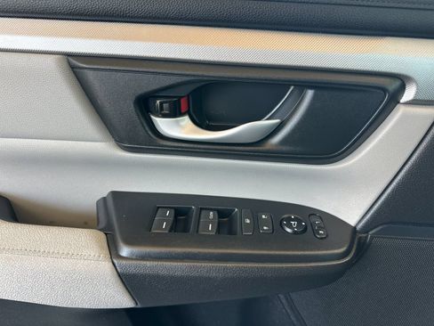 Used 2017 Honda CR-V LX image 9