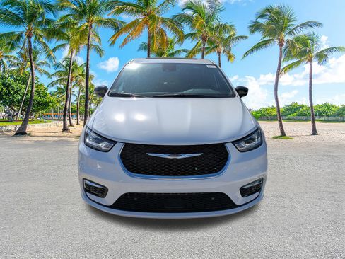 New 2026 Chrysler Pacifica Limited FWD image 8