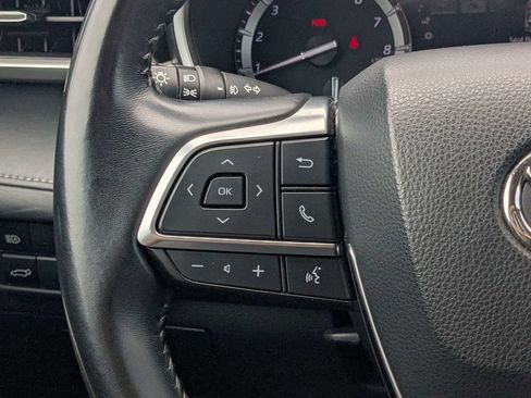 Used 2021 Toyota Highlander XLE FWD image 24
