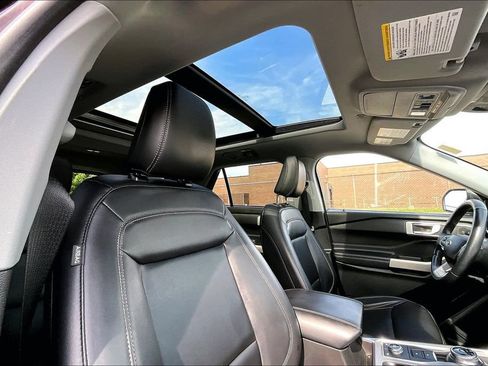 Used 2022 Ford Explorer XLT w/ Equipment Group 202A AWD/4WD image 21