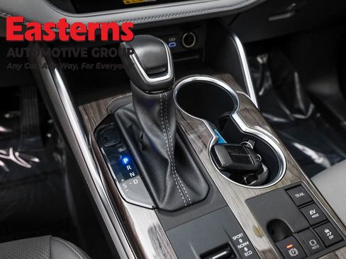 Used 2024 Toyota Highlander Platinum image 13