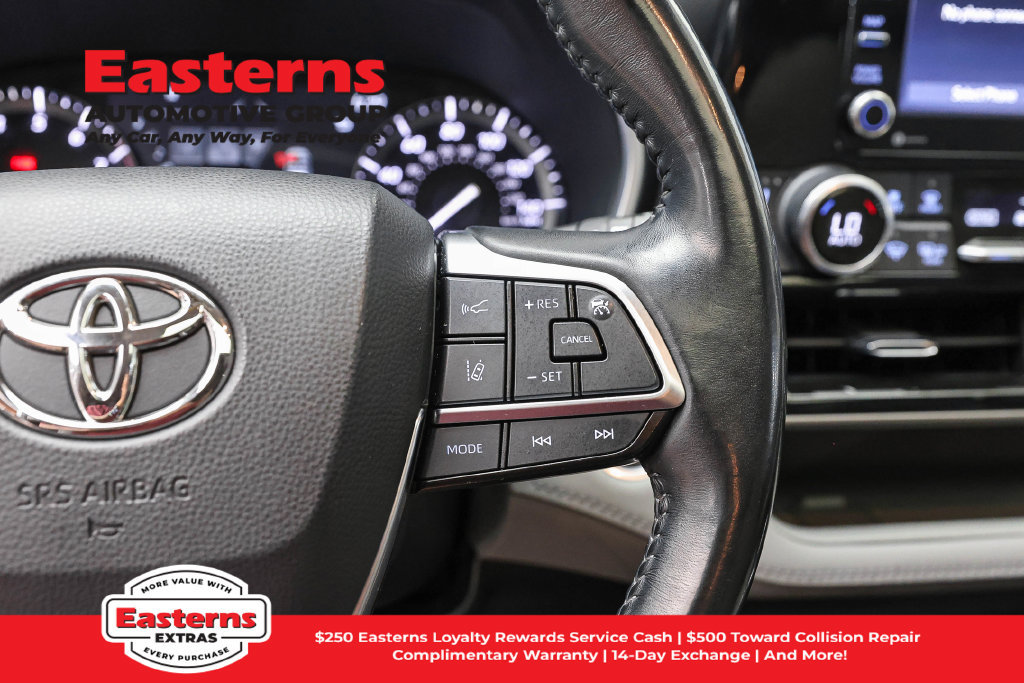 Used 2021 Toyota Highlander XLE FWD image 17