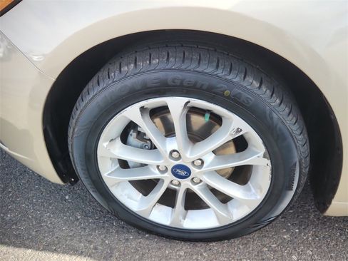 Used 2019 Ford Fusion SE image 18