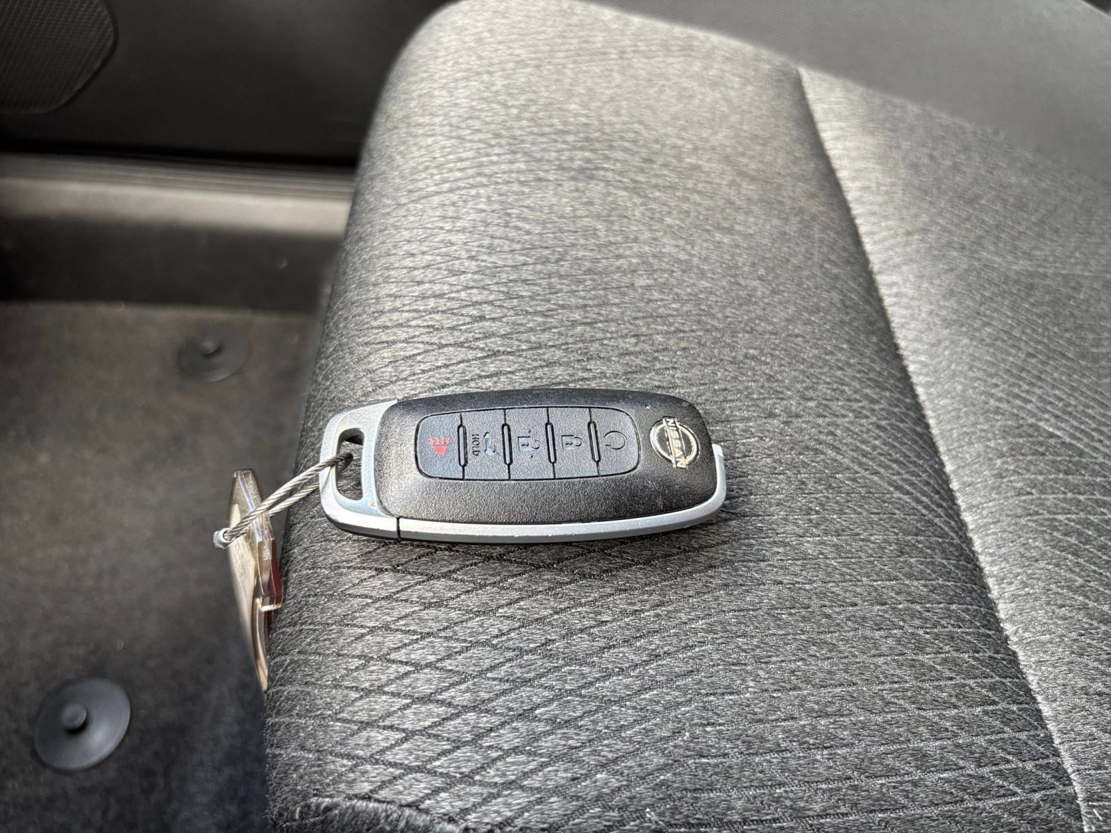 Used 2025 Nissan Rogue SV FWD image 20