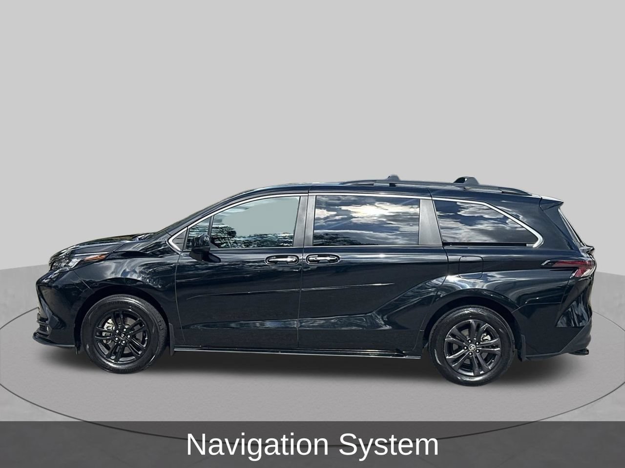 Used 2024 Toyota Sienna XLE Woodland Edition AWD/4WD image 2