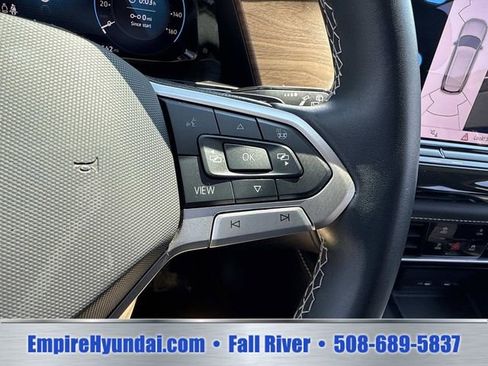 Used 2024 Volkswagen Atlas SE AWD/4WD image 29