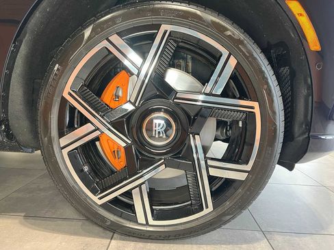 Used 2025 Rolls-Royce Cullinan Black Badge w/ Leather Finishing Pack image 9