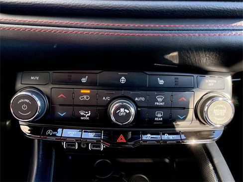 Used 2024 Dodge Durango GT image 18