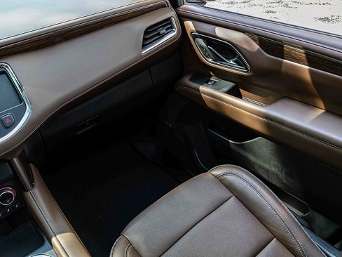 Used 2023 Chevrolet Tahoe High Country w/ Advanced Technology Package image 18