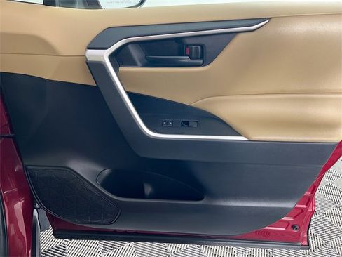 Used 2023 Toyota RAV4 LE image 29