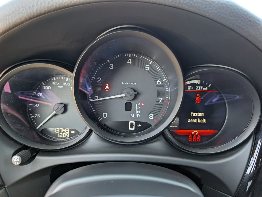 Certified 2025 Porsche Macan AWD/4WD image 22