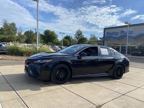 Used 2022 Toyota Camry SE FWD image 6