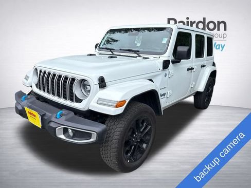 Used 2024 Jeep Wrangler Unlimited Sahara AWD/4WD image 3
