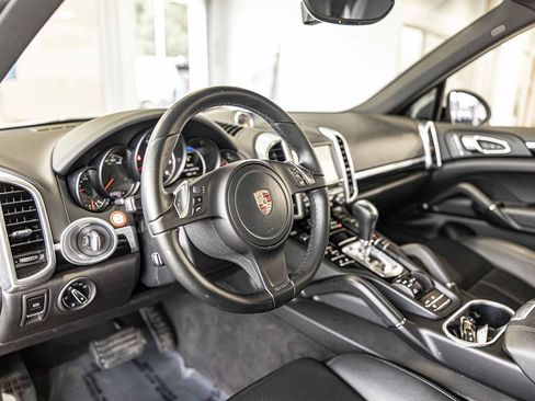 Used 2014 Porsche Cayenne Platinum Edition image 22