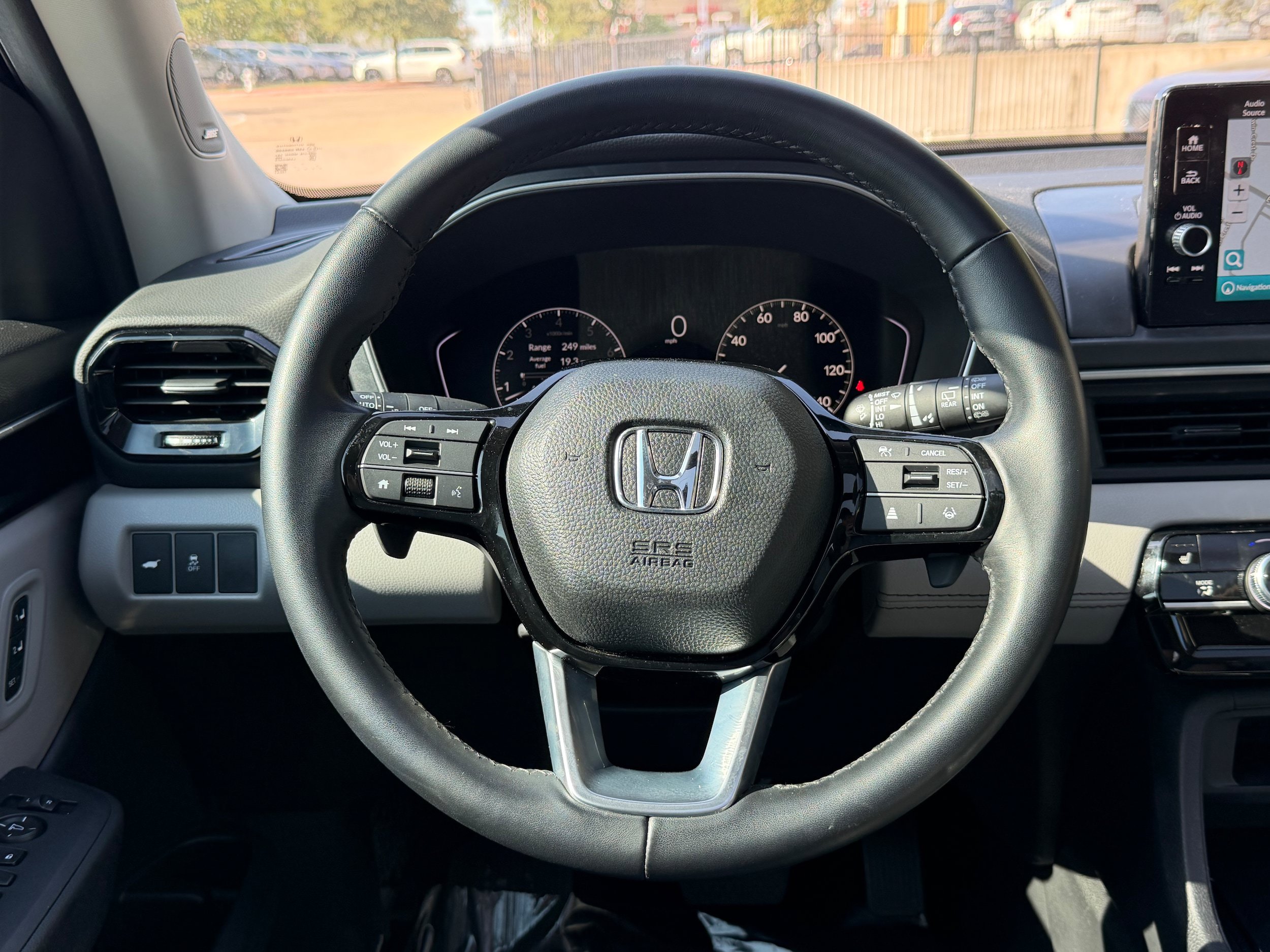 Used 2025 Honda Pilot Touring image 18