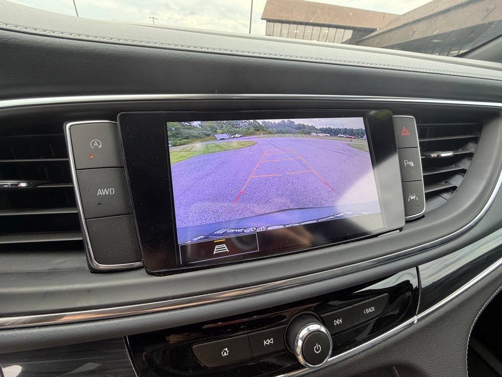 Used 2024 Buick Enclave Essence AWD/4WD image 22
