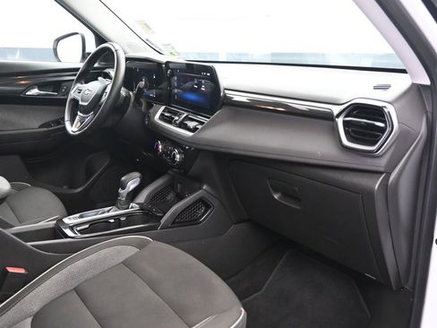 Used 2025 Chevrolet TrailBlazer LT w/ LT Cold Weather Package image 15