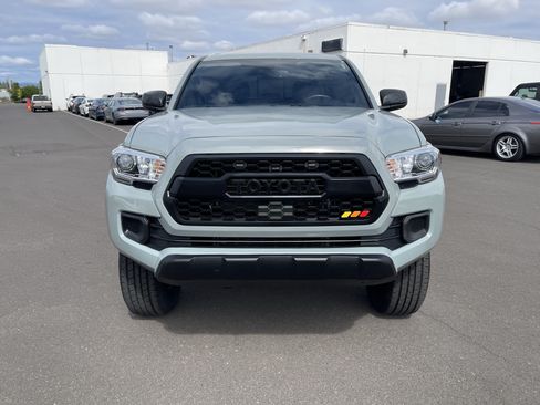 Used 2022 Toyota Tacoma TRD Off-Road w/ Technology Package AWD/4WD image 8