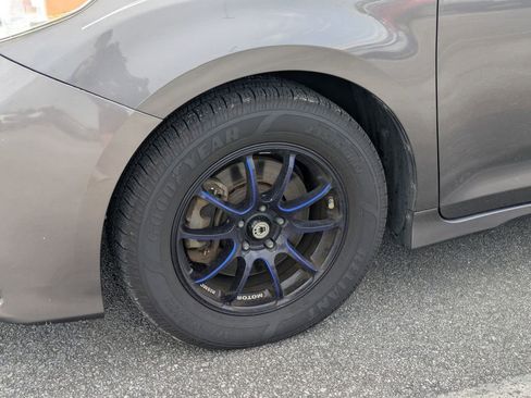 Used 2018 Toyota Sienna XLE FWD image 6