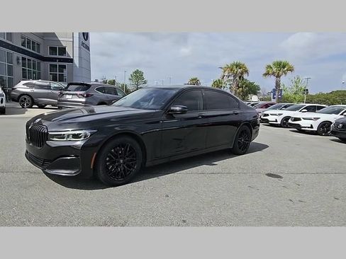 Used 2022 BMW 740i w/ Premium Package RWD image 36