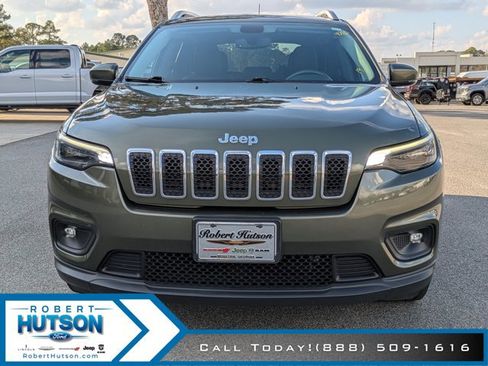Used 2019 Jeep Cherokee Latitude Plus w/ Comfort/Convenience Group image 4