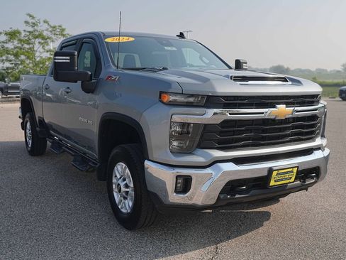 Used 2024 Chevrolet Silverado 2500 LT w/ Safety Package AWD/4WD image 4