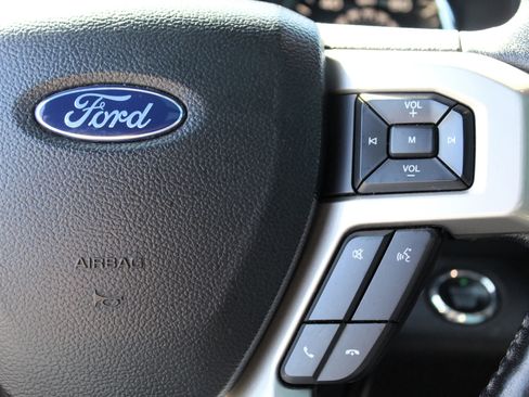 Used 2018 Ford F150 Lariat w/ Equipment Group 502A Luxury AWD/4WD image 15